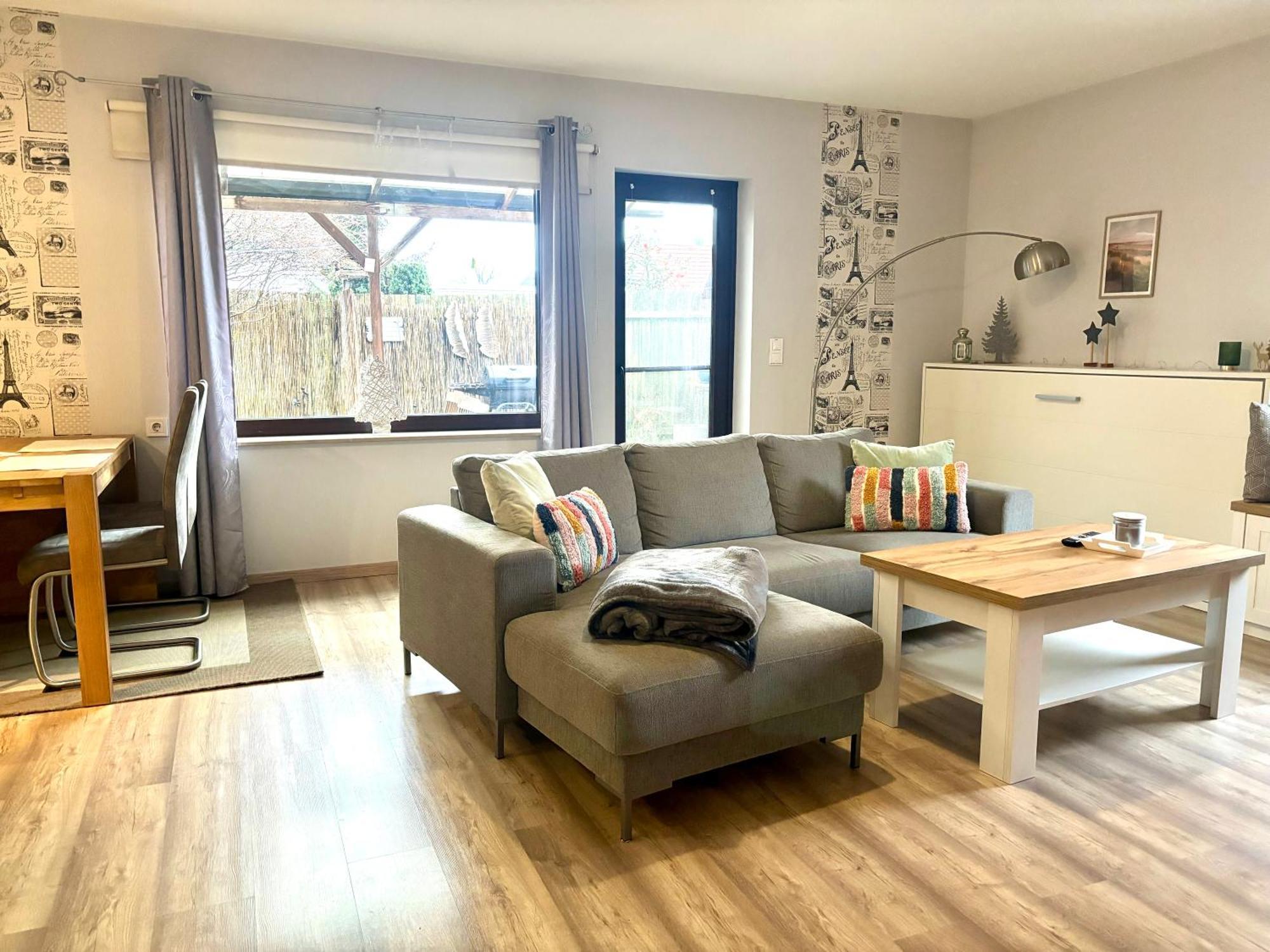 Grosse Wohnkueche, Terrasse, Schlafzimmer Am Steinhuder Meer, Wlan, Parkplatz, Fussbodenheizung, 70Qm Wunstorf Ngoại thất bức ảnh
