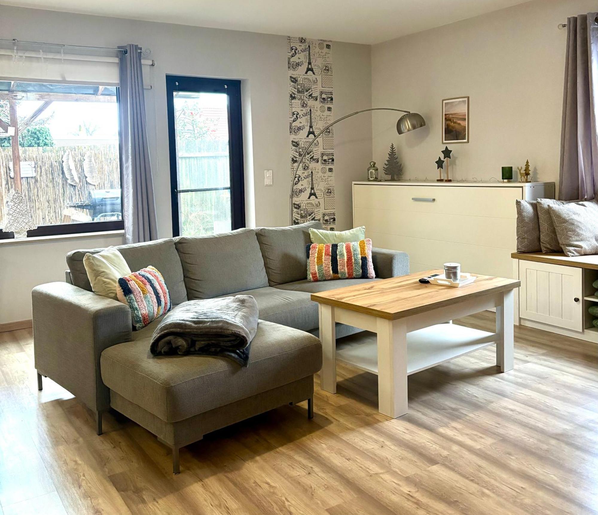 Grosse Wohnkueche, Terrasse, Schlafzimmer Am Steinhuder Meer, Wlan, Parkplatz, Fussbodenheizung, 70Qm Wunstorf Ngoại thất bức ảnh